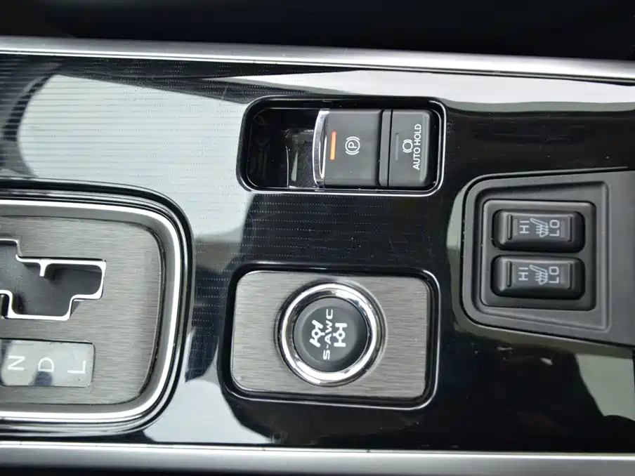 Mitsubishi Outlander 2021 2.4L 4WD Deluxe Edition 7-Seater фото 16