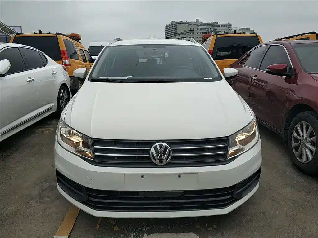 Volkswagen Santana 2017 Gran Santana 1.6L Auto Trendline фото 3