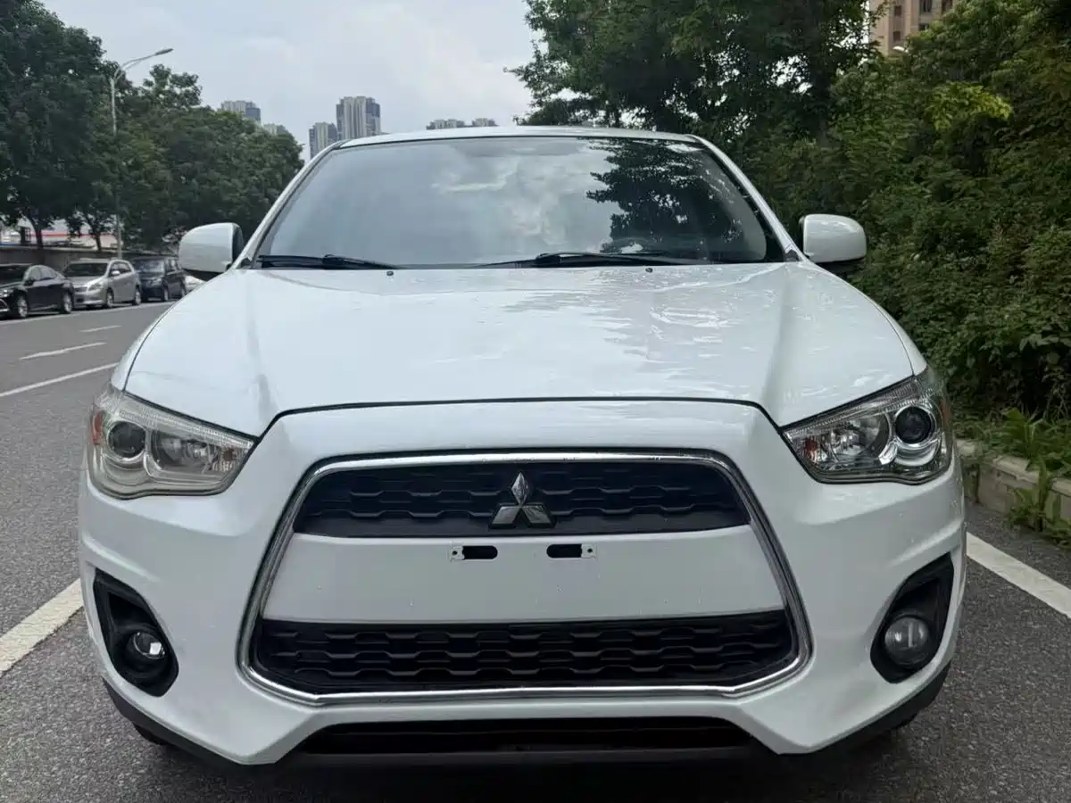 Mitsubishi ASX 2013 1.6L Manual 2WD Standard фото 2