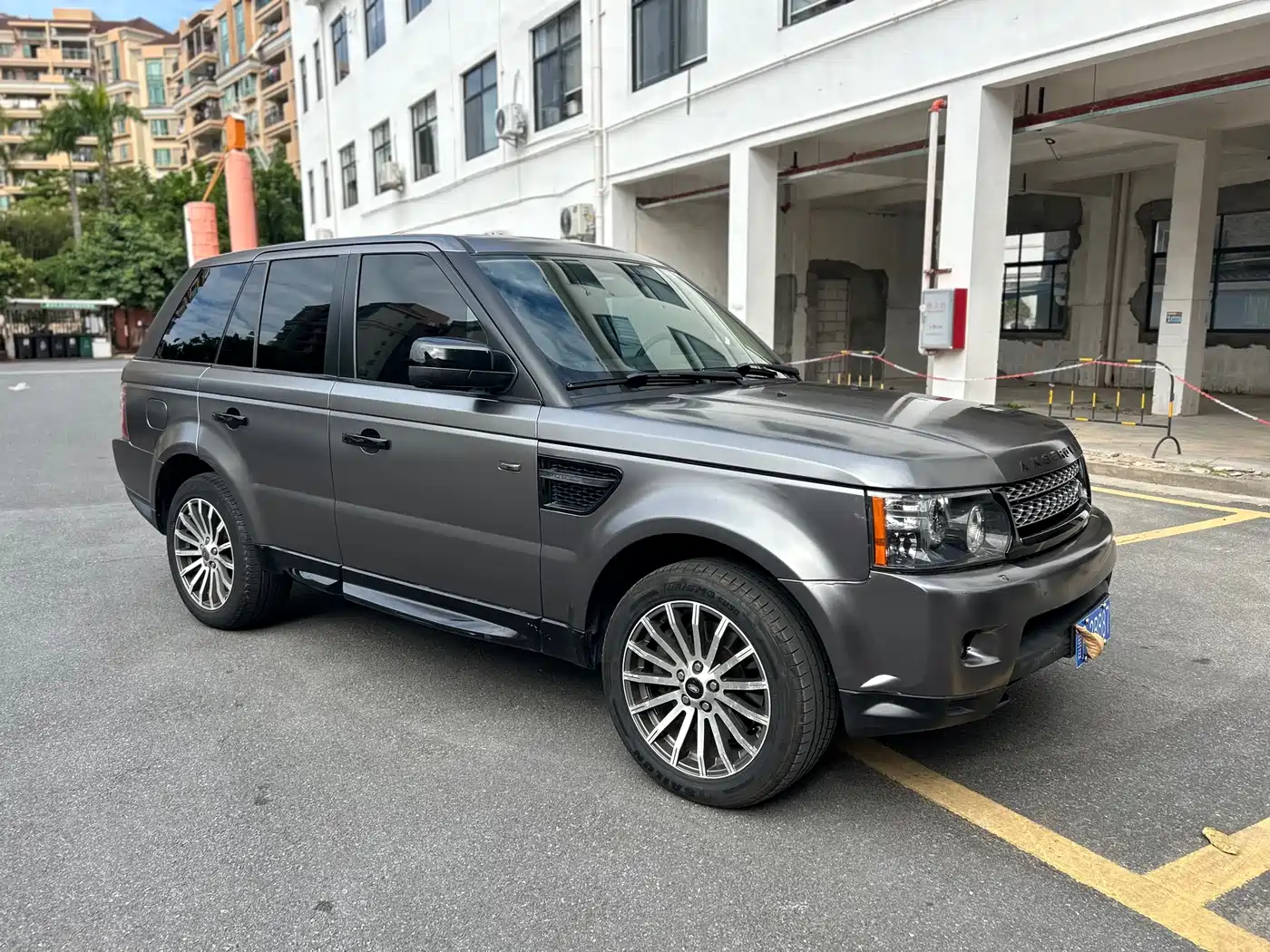 Land Rover Range Rover Sport 2011 3.0 TDV6 Diesel фото 2