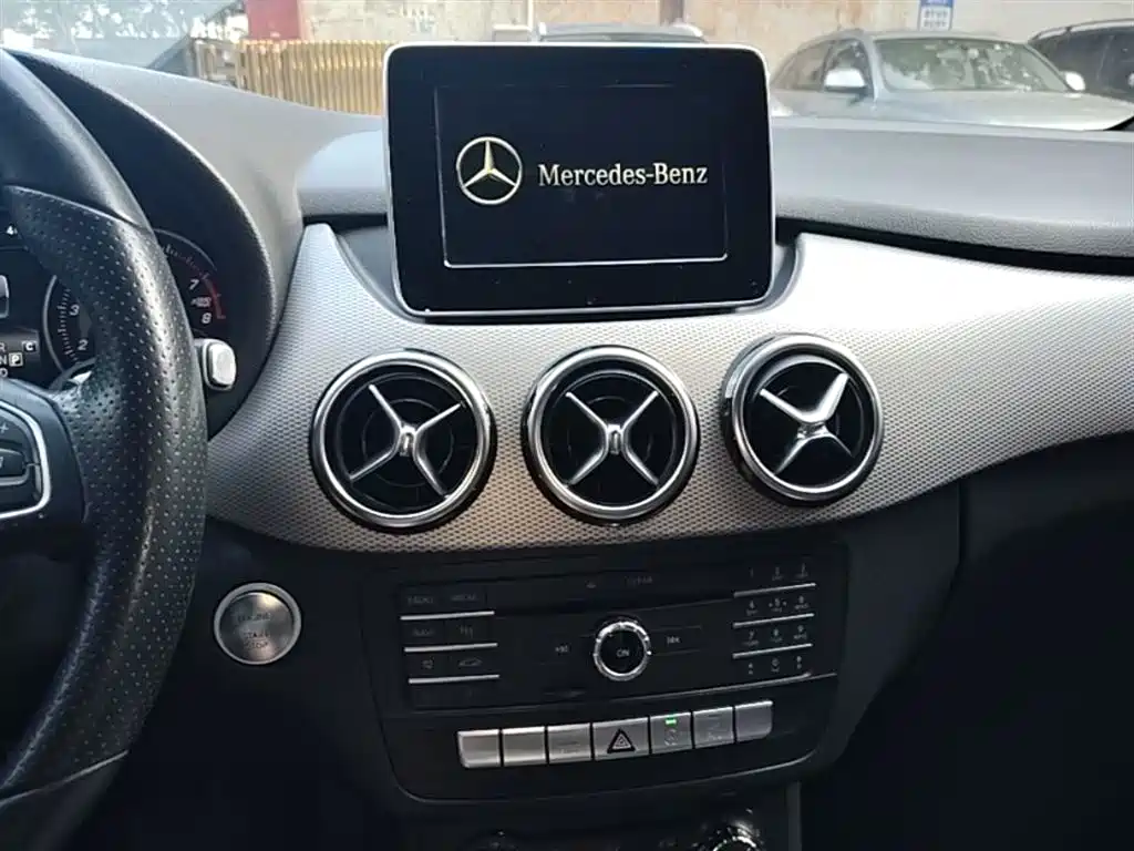 Mercedes-Benz B-Class 2015 B 200 Dynamic фото 13