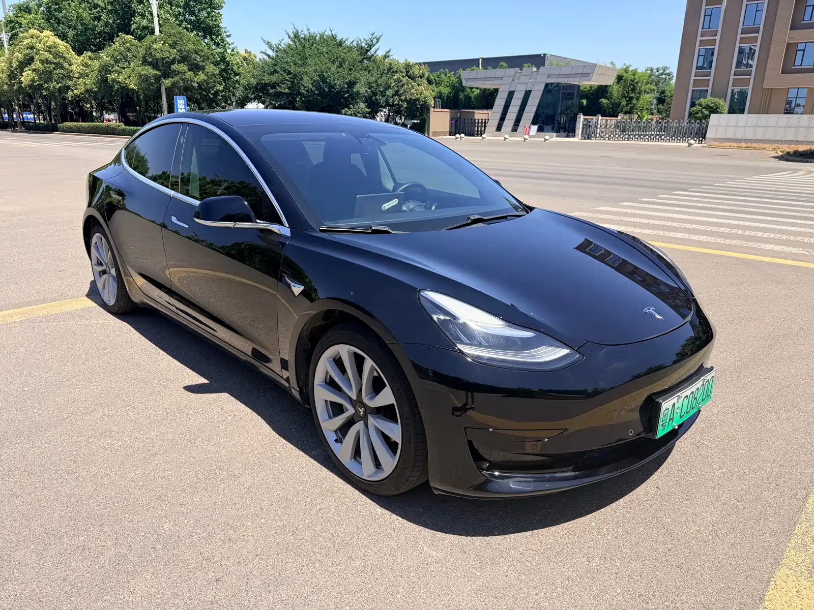 Фото 3 - Tesla Model 3
