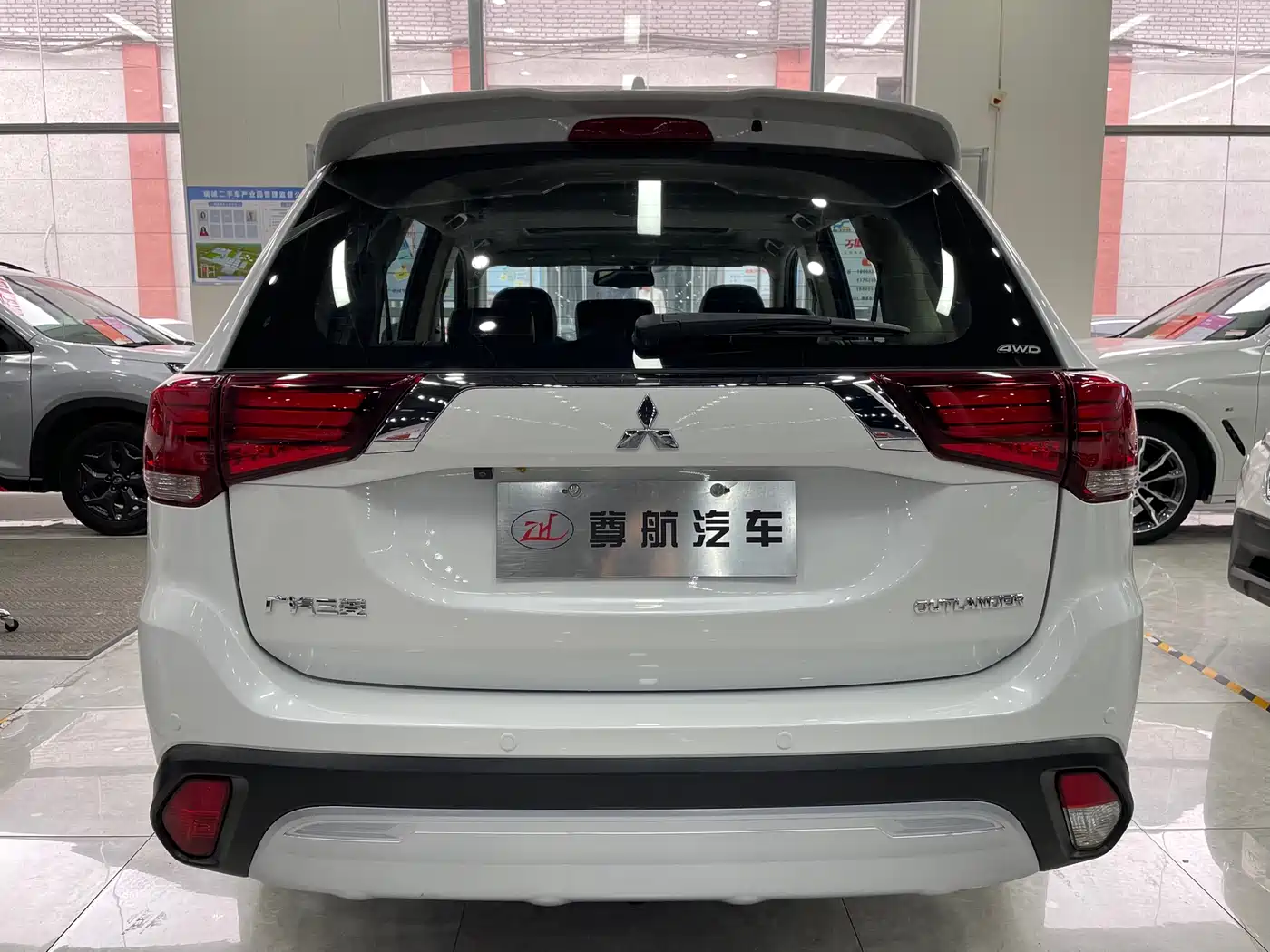 MITSUBISHI OUTLANDER
