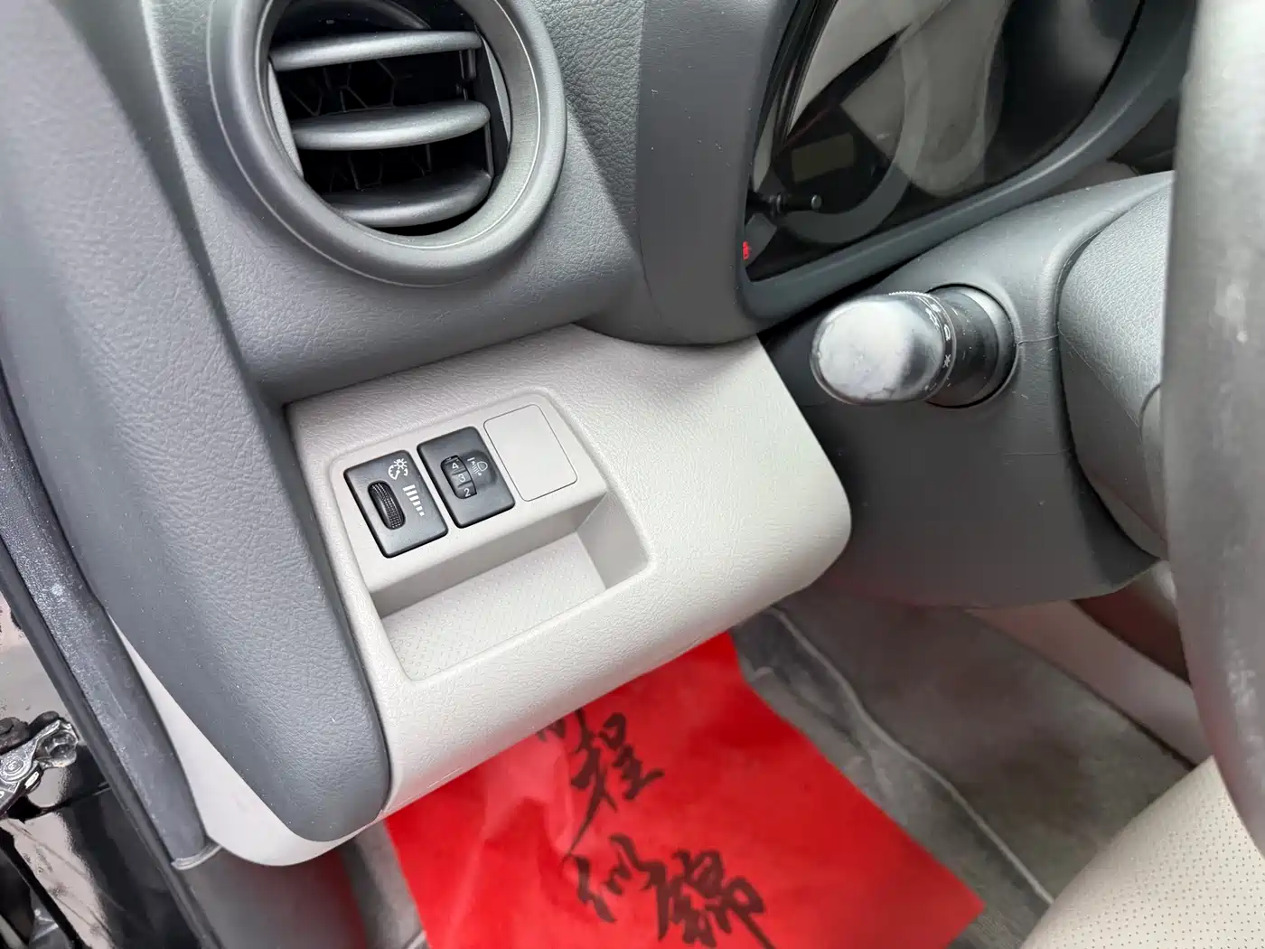 Toyota RAV4 Rongfang 2010 Model 2.0L Manual Luxury Upgrade Edition фото 22