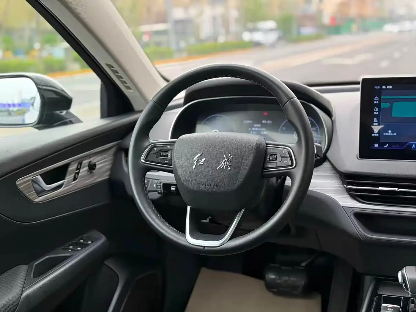Hongqi E-QM5 2024 500km Travel Edition фото 12