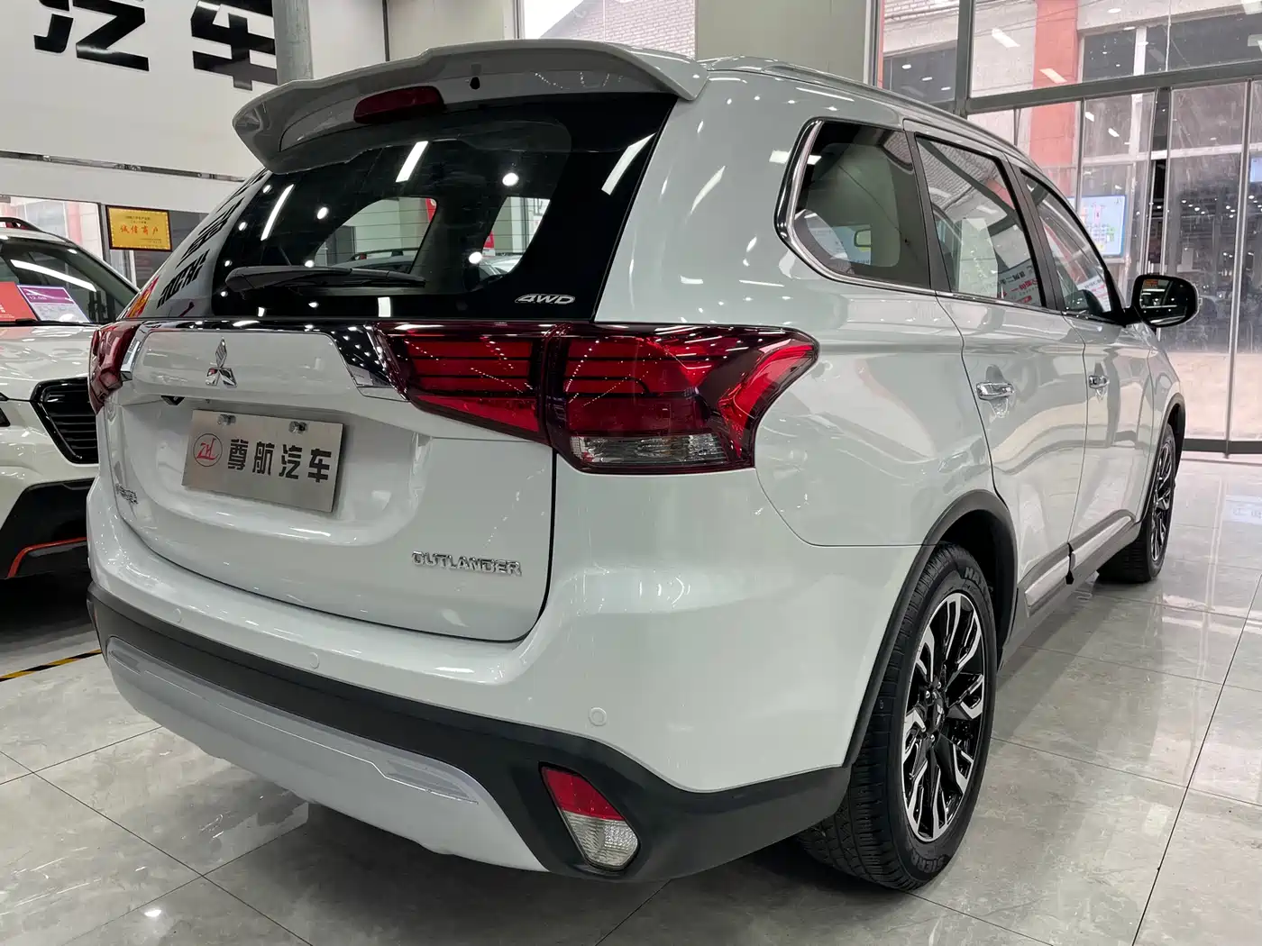 MITSUBISHI OUTLANDER