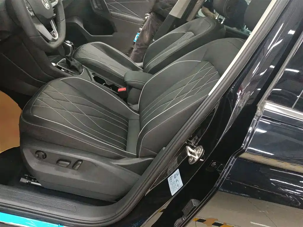 Volkswagen Tiguan L 2024 Outstanding 330TSI Auto 2WD R-Line Dragon Glory Edition фото 15