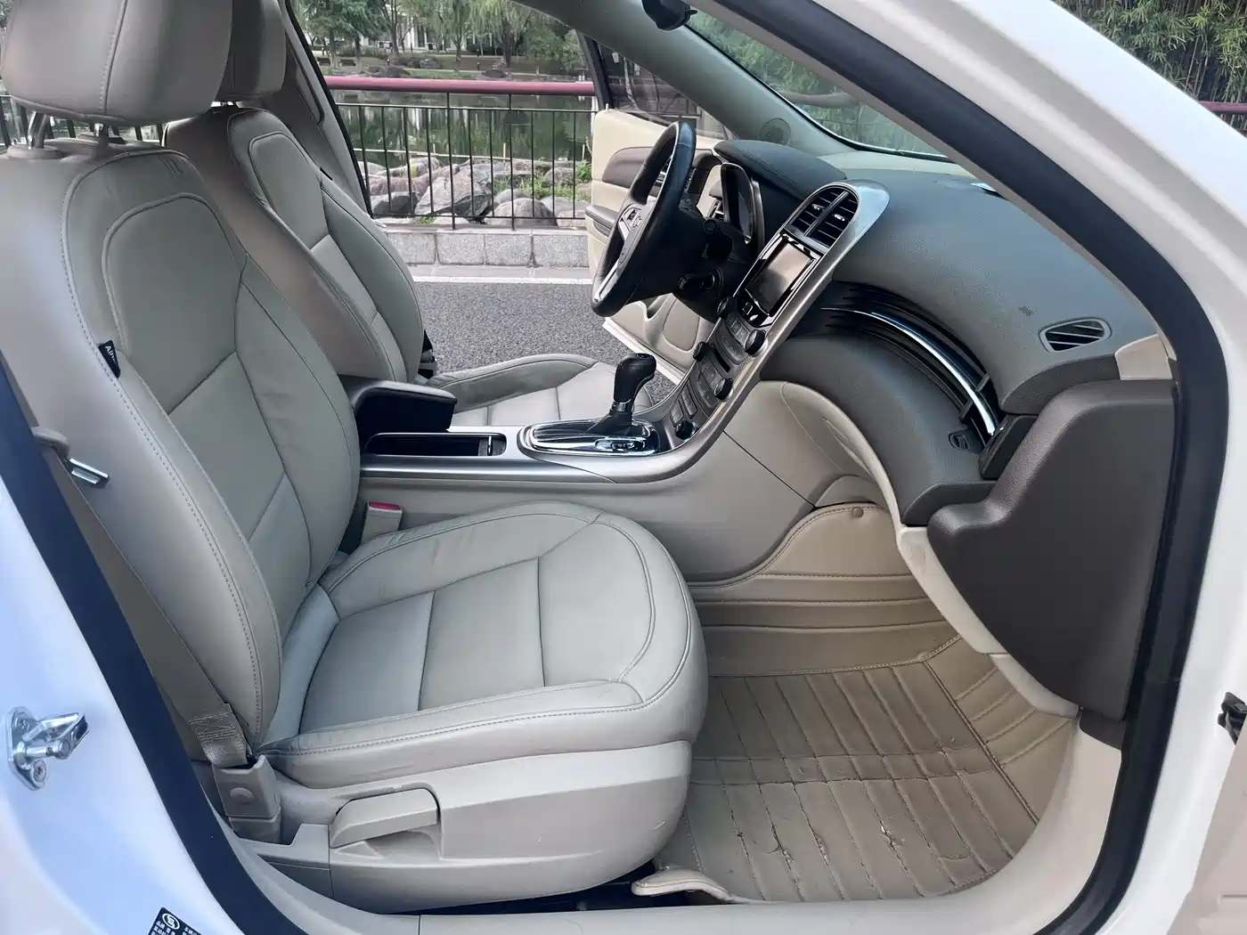 Chevrolet Malibu 2013 2.0L Automatic Luxury Edition фото 13