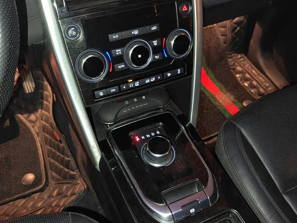 Land Rover Discovery Sport 2019 240PS SE Edition China VI фото 6