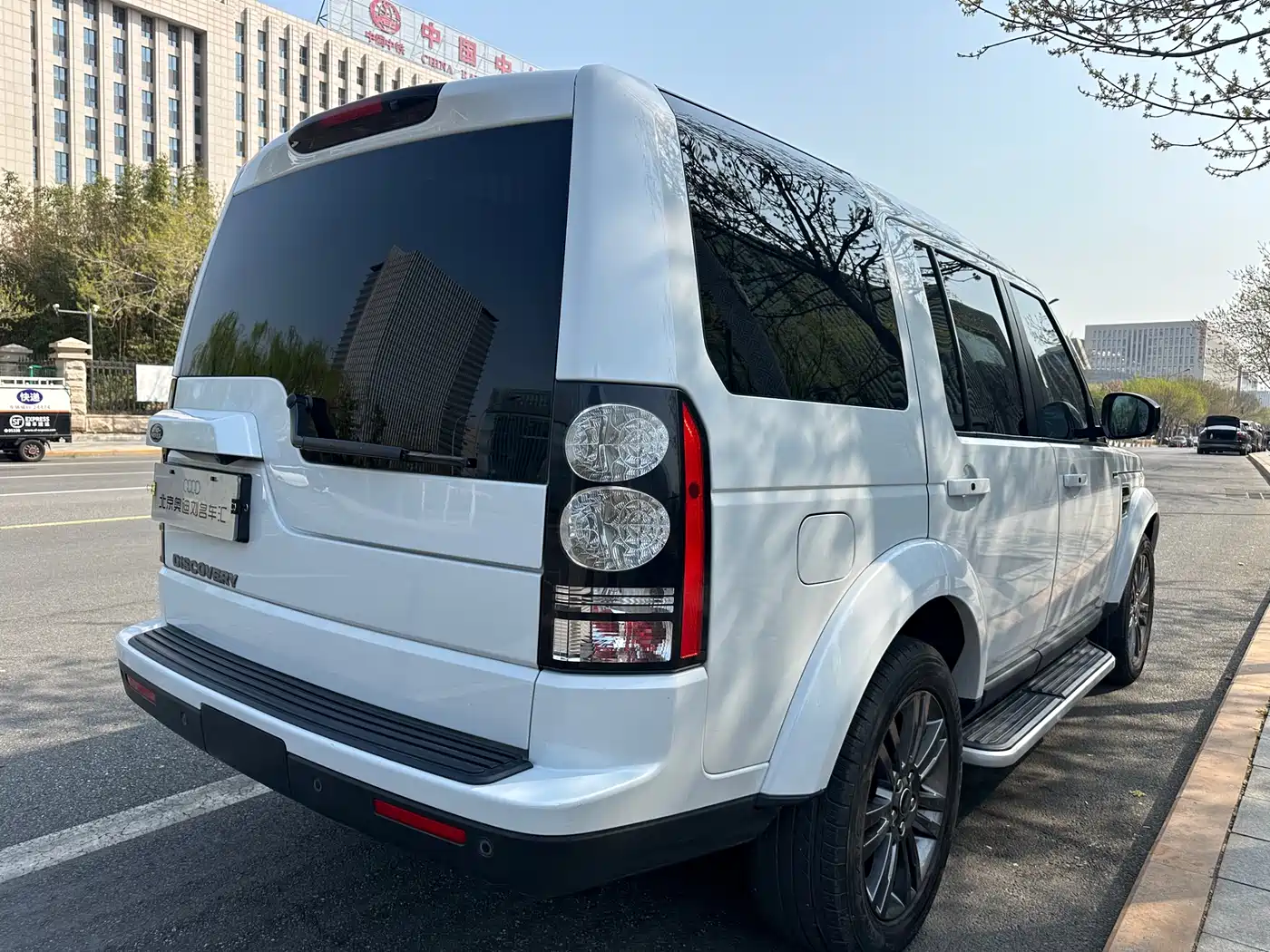Land Rover Discovery 2016 3.0 SC V6 HSE фото 14