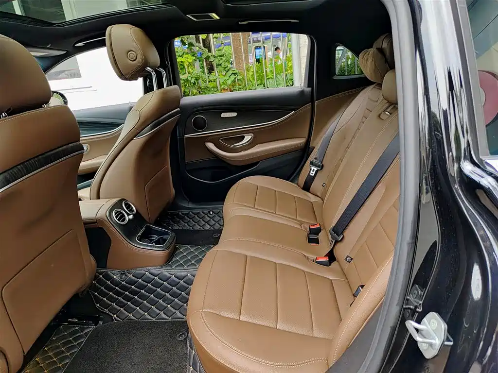 Mercedes-Benz E-Class 2022 E 300 L Sport Fashion фото 8