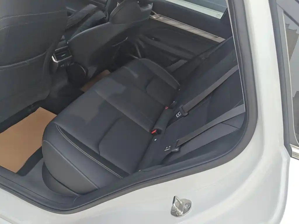 صورة 17 - Geely Emgrand L HiP