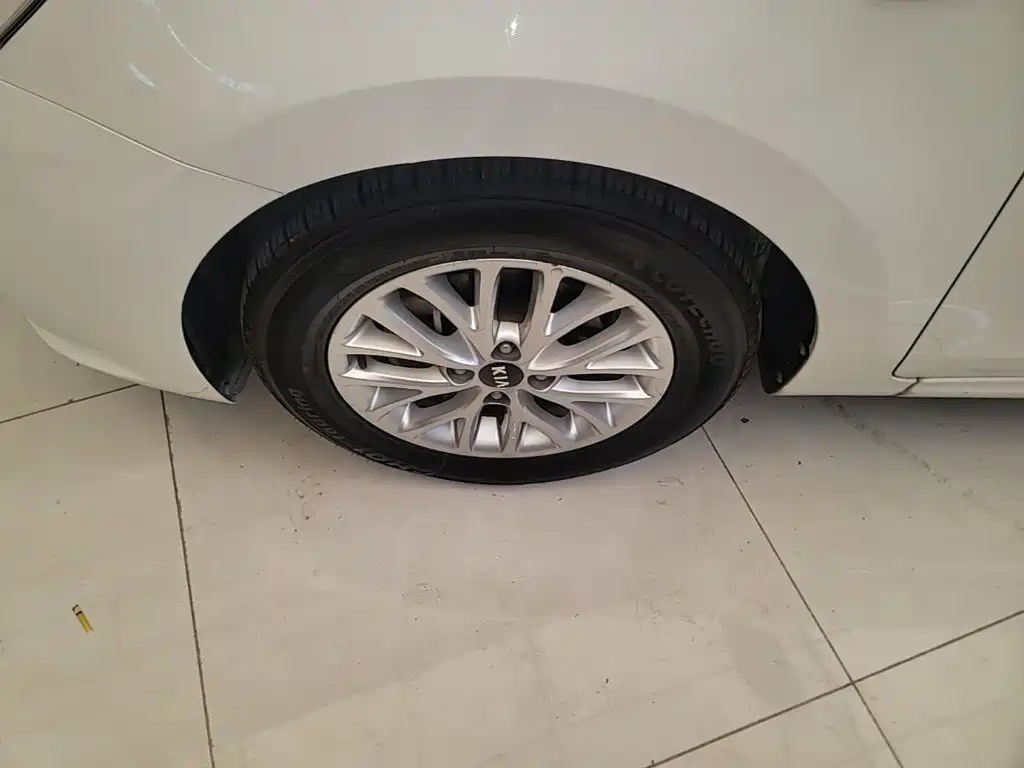 Kia K2 2018 2017 Sedan 1.4L AT 15th Anniversary Special Edition GLS