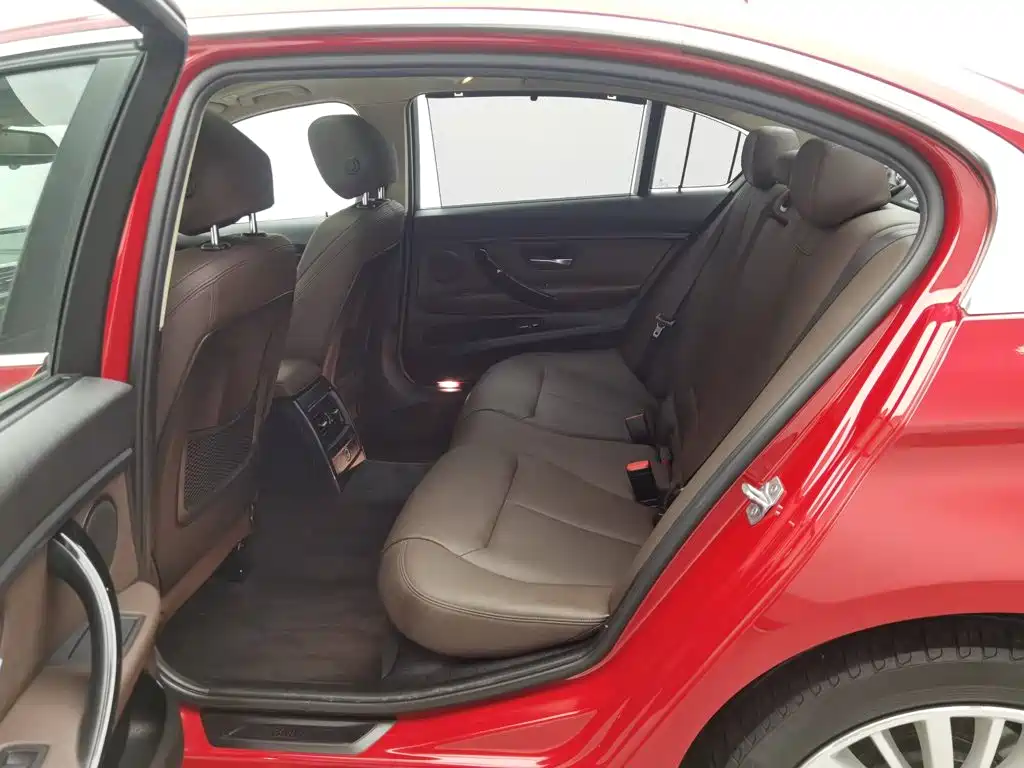 Photo 15 - BMW 3 Series