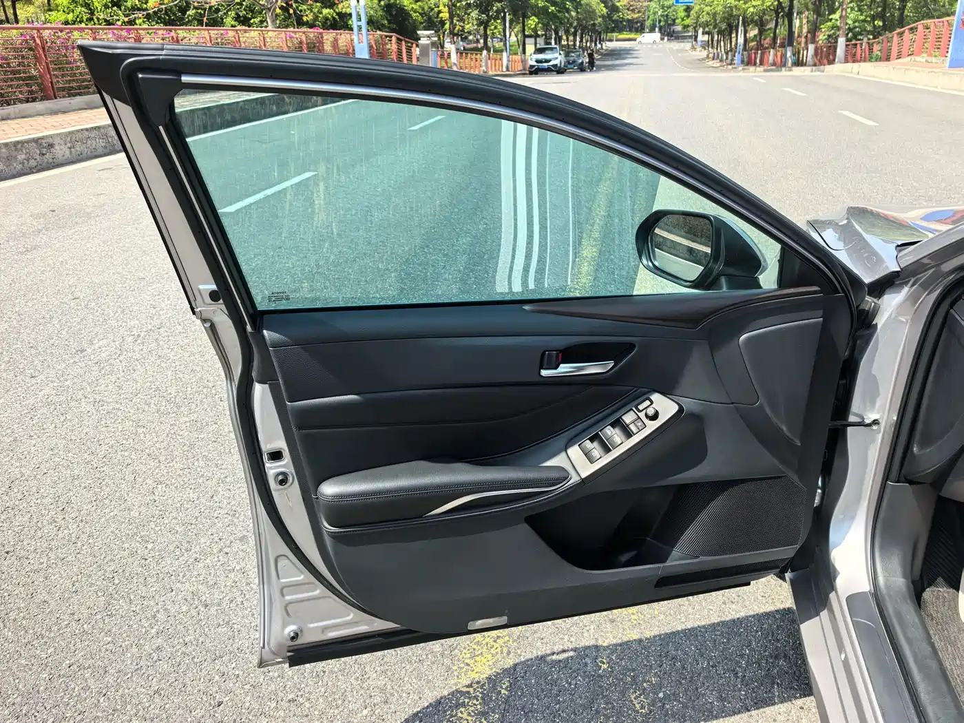 Toyota Avalon 2022 2.0L Luxury Edition фото 13