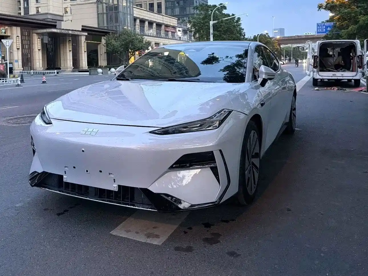 Geely Galaxy Galaxy E8 2024 2024 Model 550km RWD Soaring Dragon Edition