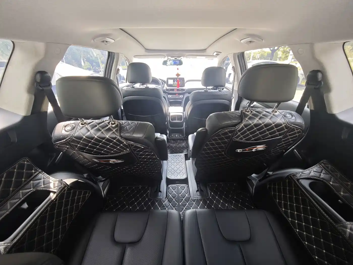 Фото 8 - Hyundai Santa Fe