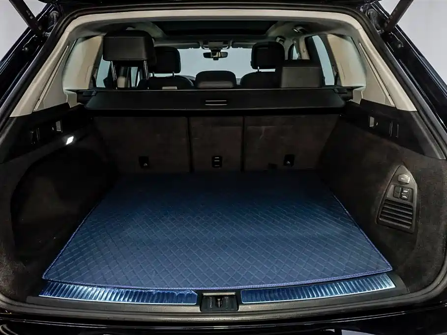 Volkswagen Touareg 2021 3.0TSI Sharp Edition with Gloss Black Sports Package фото 6