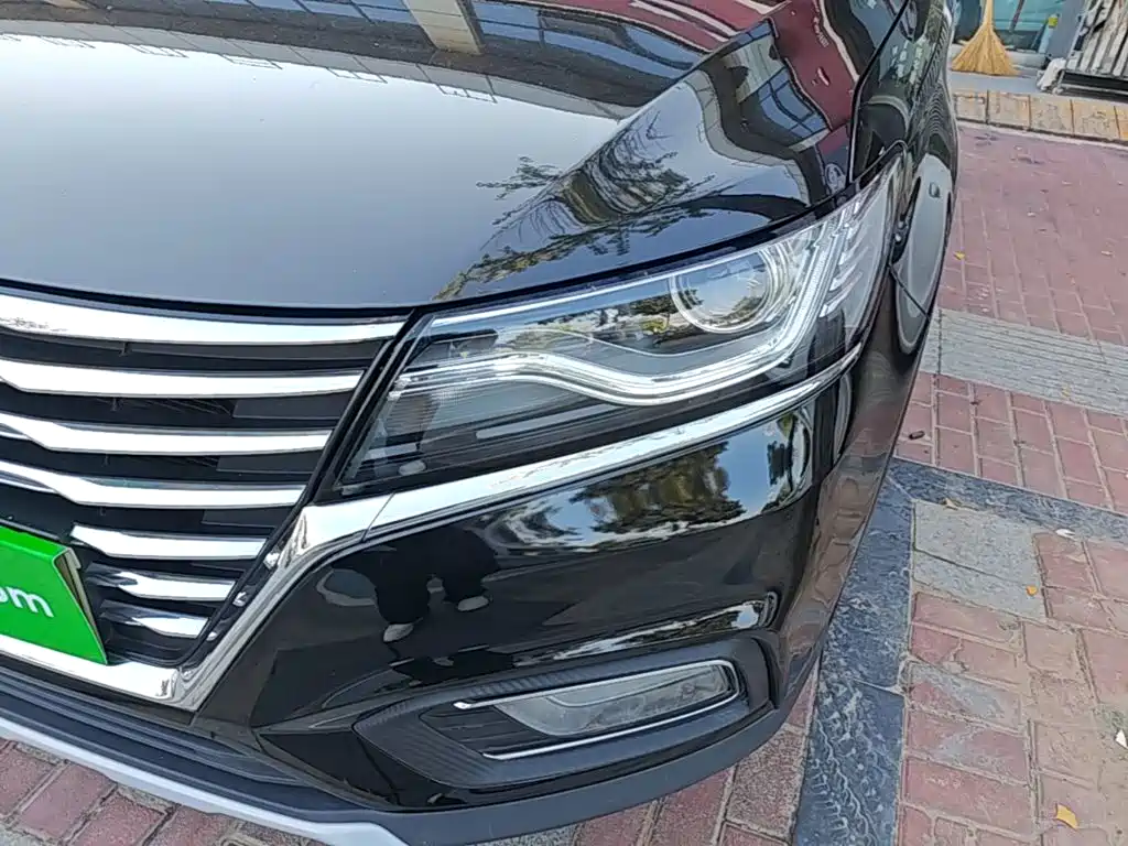 Фото 24 - Roewe RX5