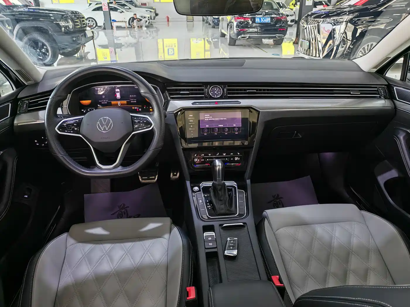 Volkswagen Magotan 2023 2 Million Units Anniversary Edition 330TSI DSG Leading Type фото 9