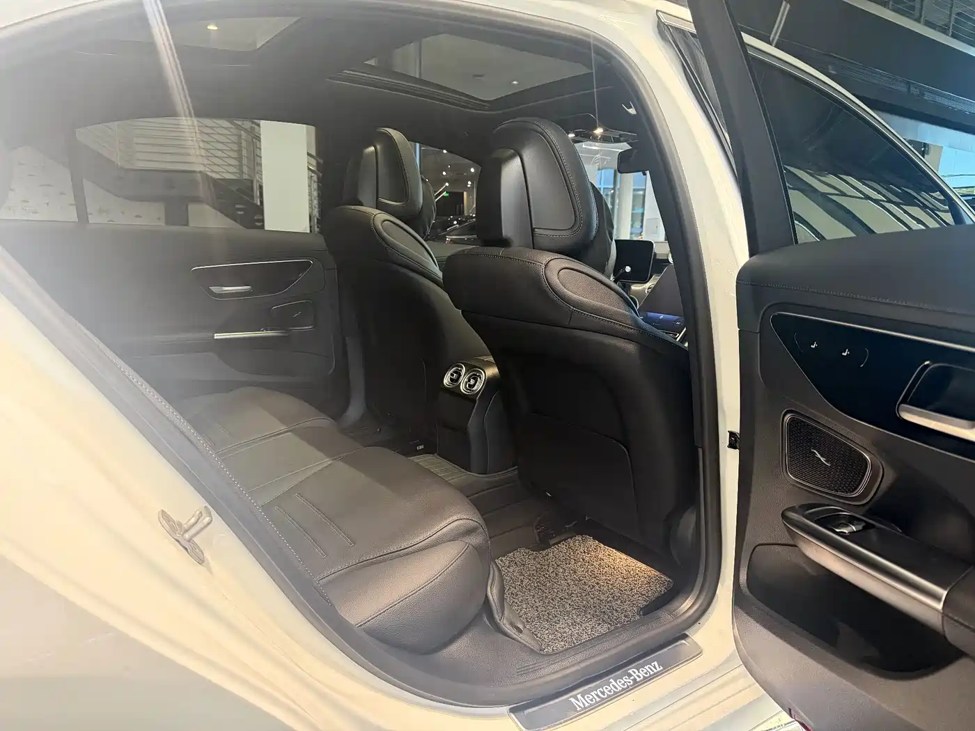 Mercedes-Benz C-Class, миниатюра 13