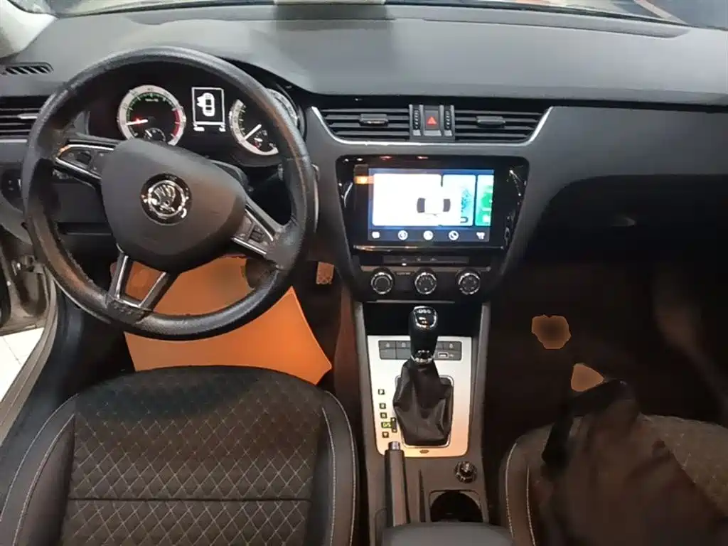 Škoda Octavia 2019 TSI280 DSG Smart Drive Luxury Edition China VI фото 10