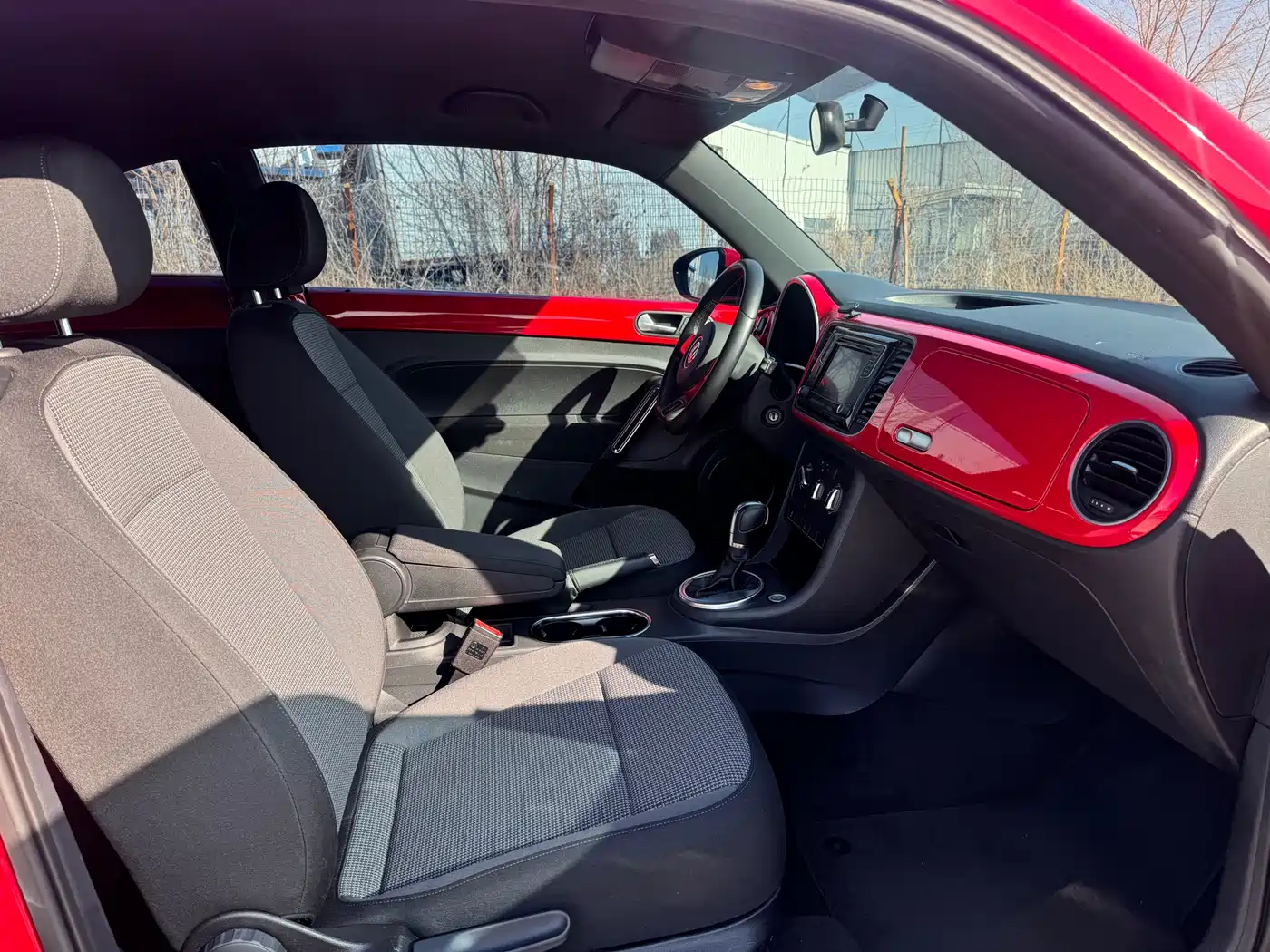 Volkswagen Beetle 2016 Model 180TSI Club Edition фото 7