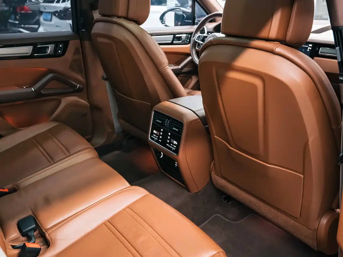 Porsche Cayenne New Energy 2023 Cayenne E-Hybrid 2.0T Platinum Edition фото 20