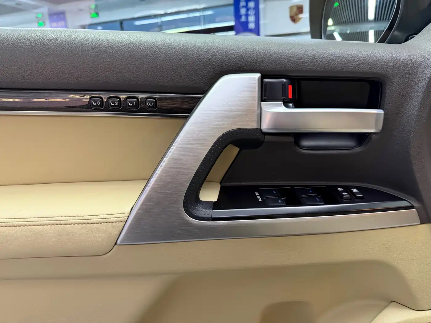 Toyota Land Cruiser 2016 4.0L Automatic VX-R фото 7