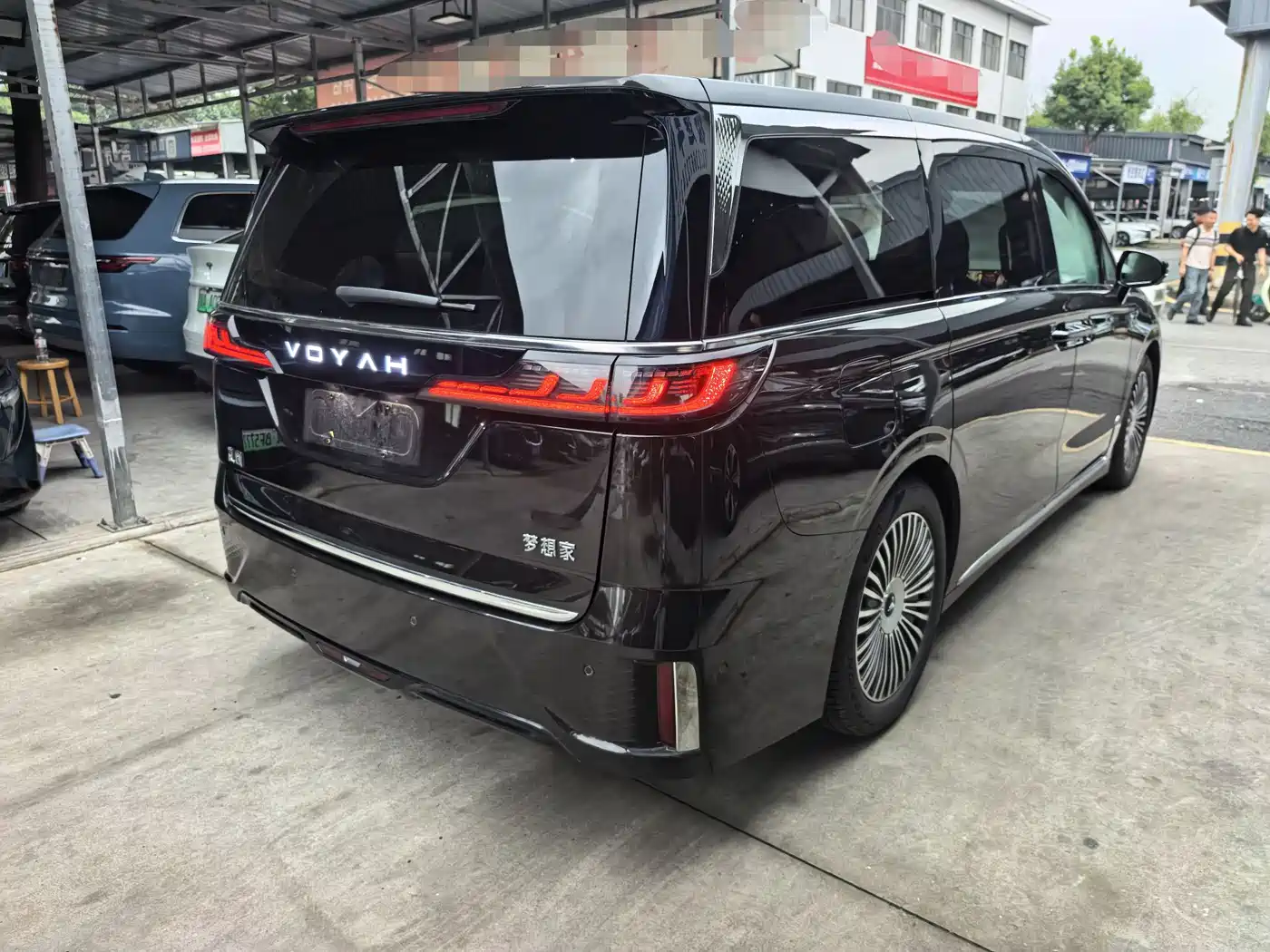 Voyah Auto Voyah Dreamer 2025 PHEV AWD Flagship Kunpeng Edition фото 15