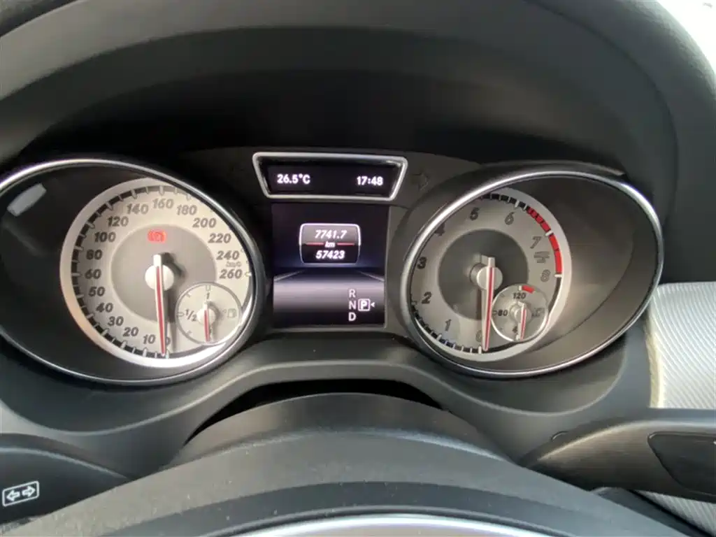 Mercedes-Benz GLA 2015 GLA 220 4MATIC Fashion Edition фото 5