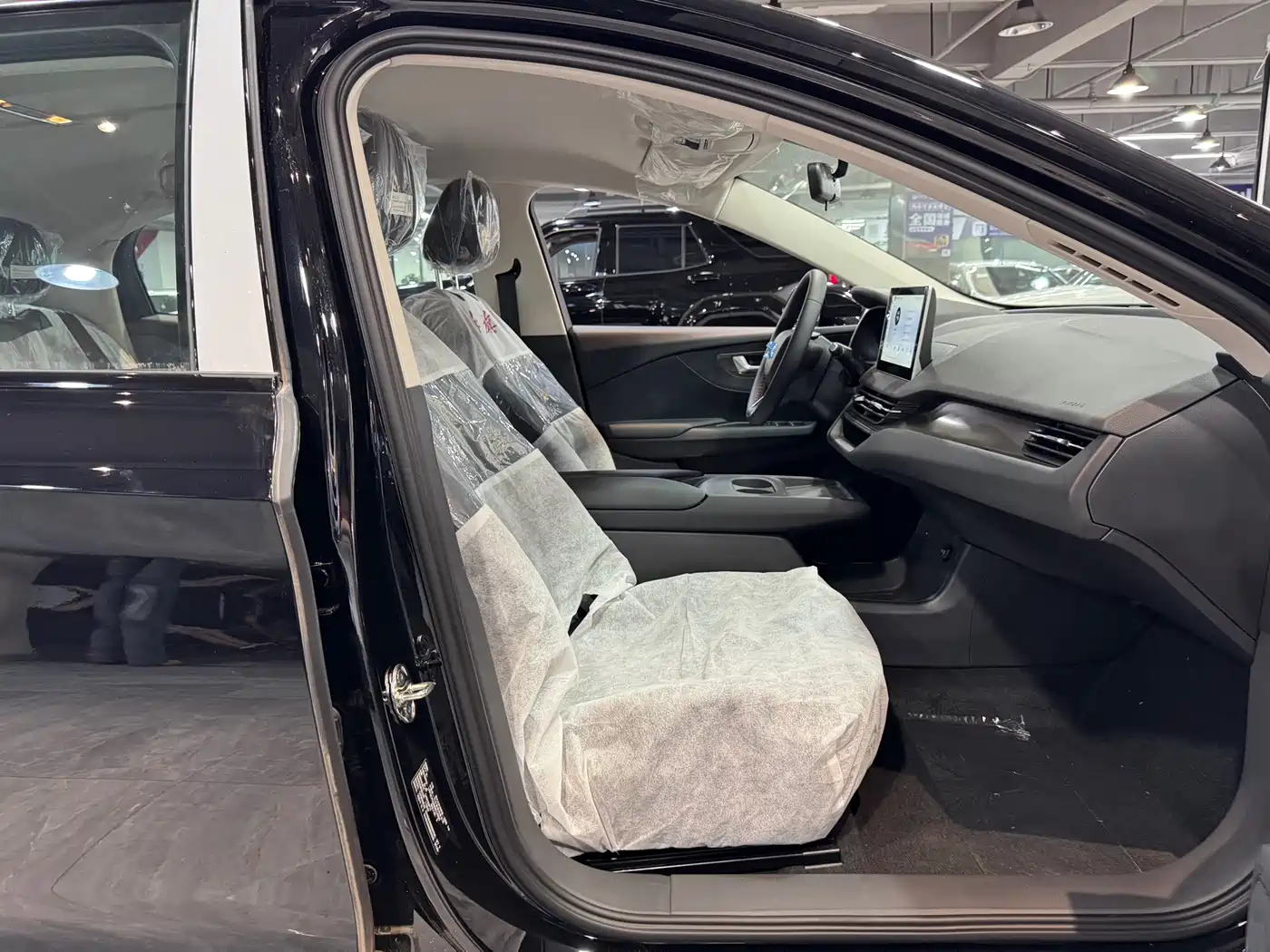 Hongqi E-QM5 2025 610km PLUS фото 7