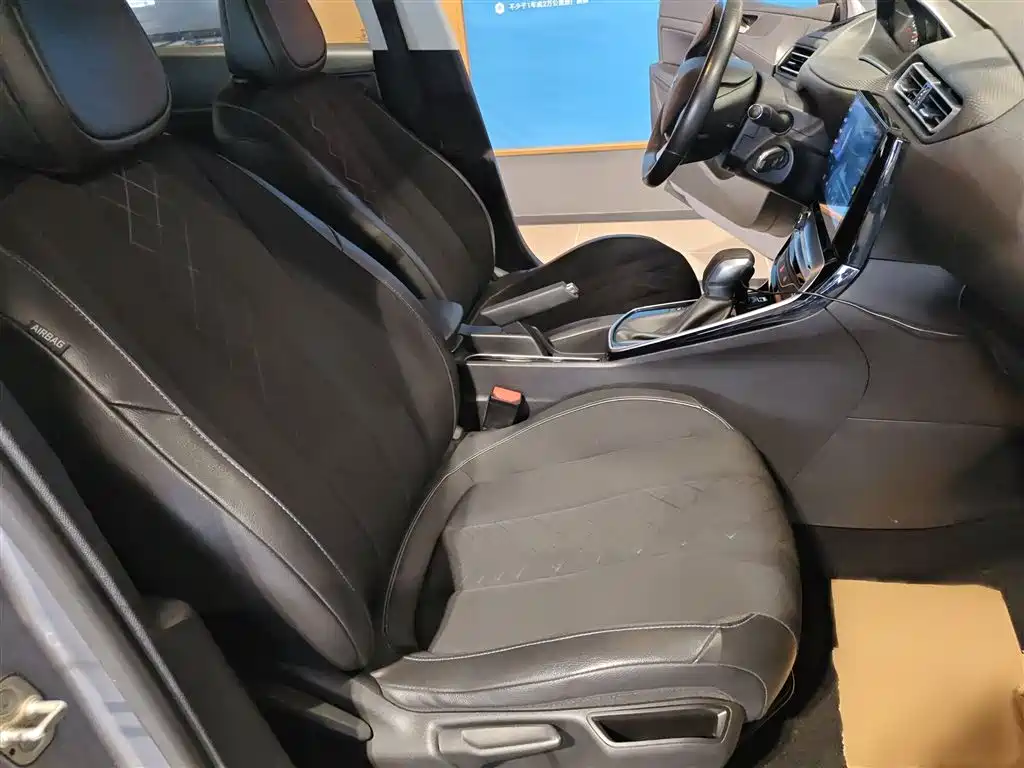 Peugeot 308 2016 1.6L Automatic Luxury фото 20