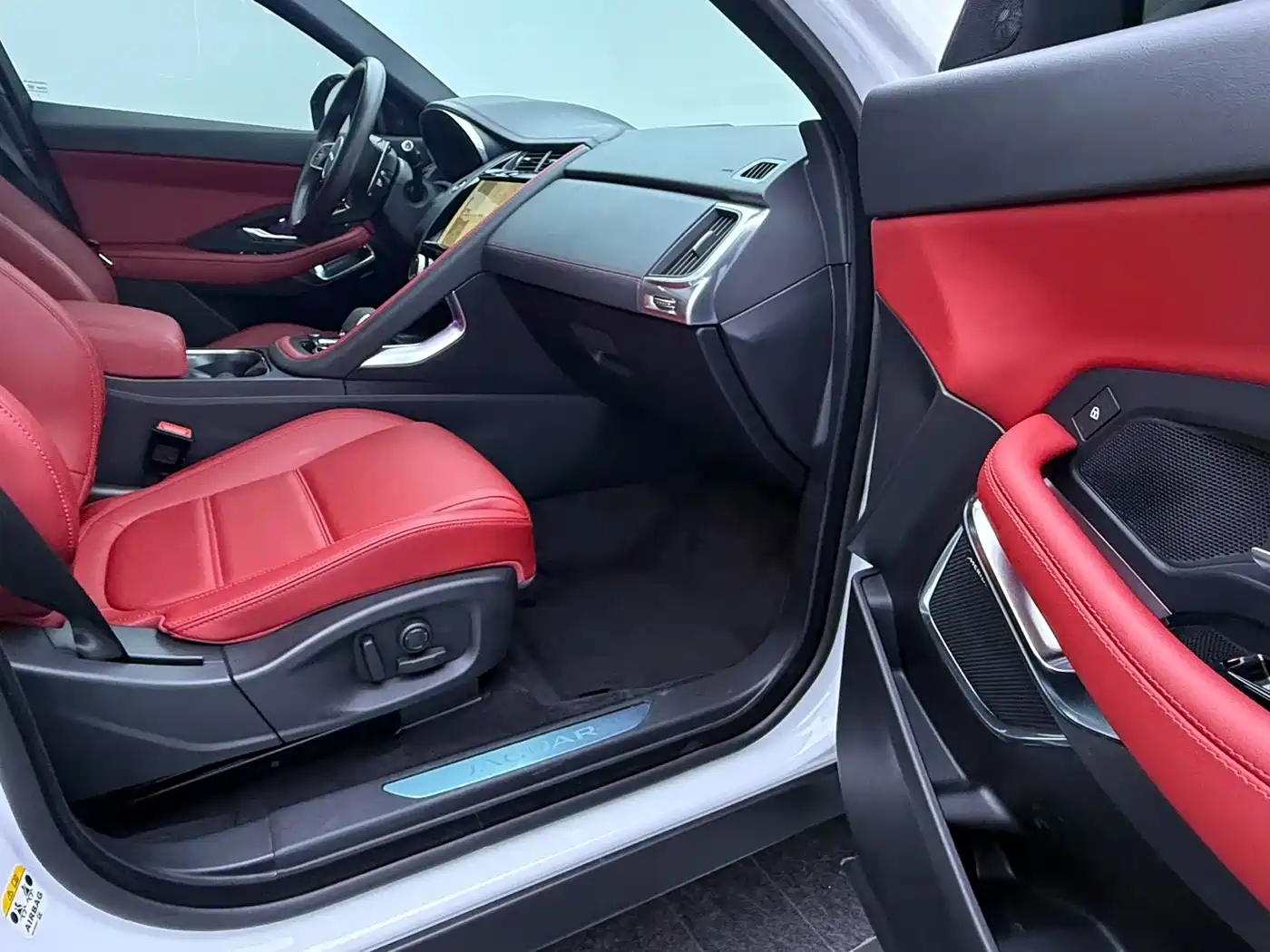Jaguar E-PACE 2023 2024 Gloss Black Sport Edition R-DYNAMIC SE BLACK