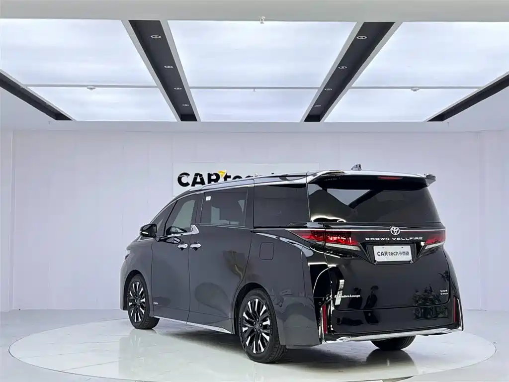Toyota Vellfire 2024 Crown Hybrid 2.5L Executive Premium Edition фото 3