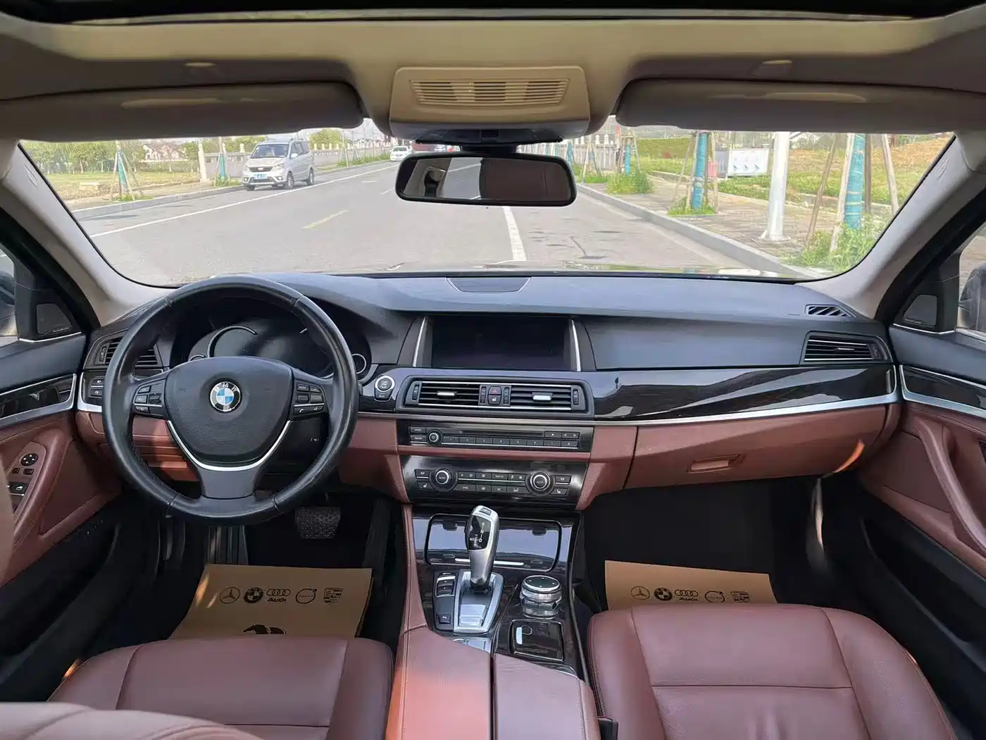 BMW 5 Series 2014 528Li Leading Edition фото 24