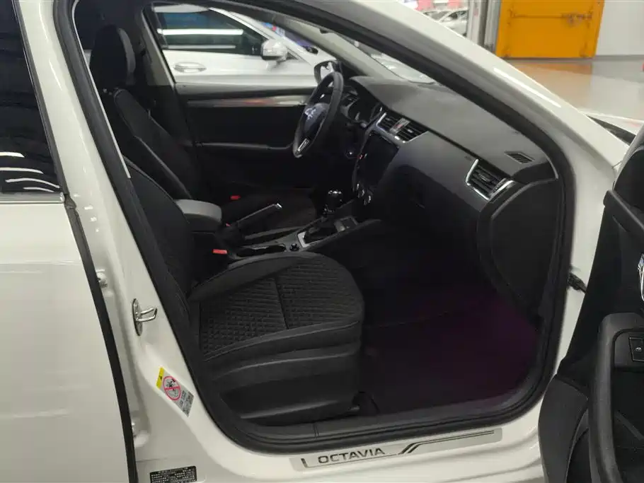 Škoda Octavia 2019 1.5L Auto Comfort Edition фото 8