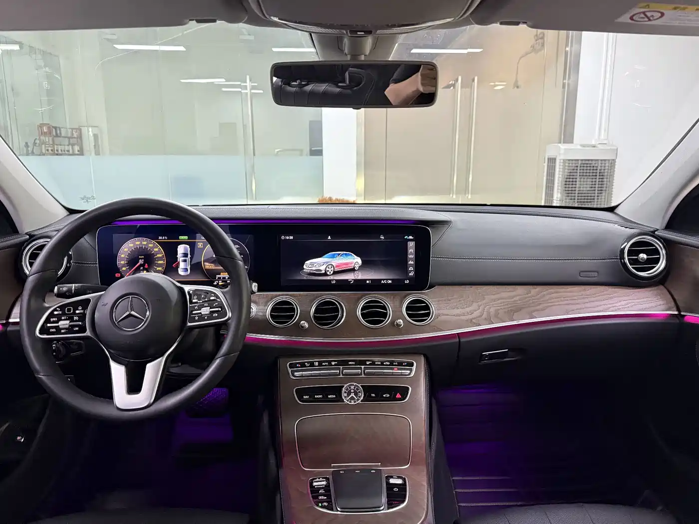 Фото 16 - Mercedes-Benz E-Class