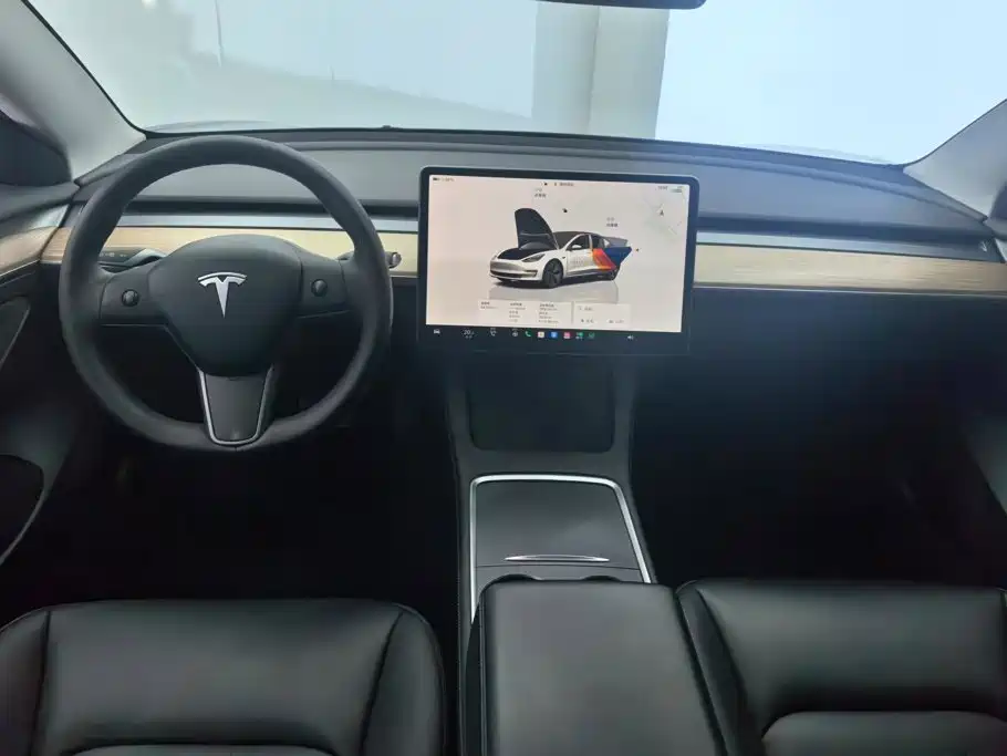 Фото 12 - Tesla Model 3