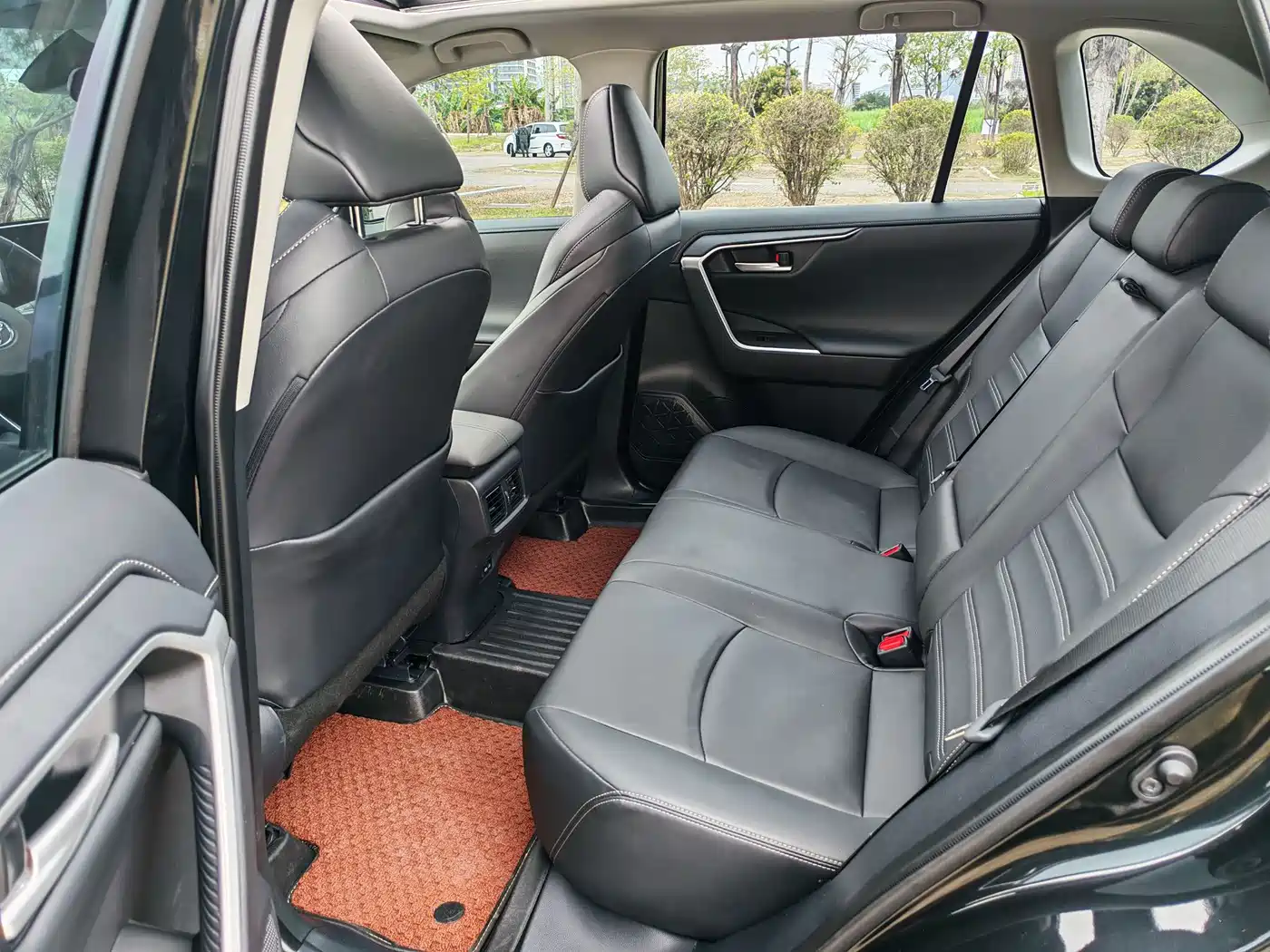 Toyota Wildlander 2024 2.0L CVT 2WD Luxury PLUS Edition фото 15