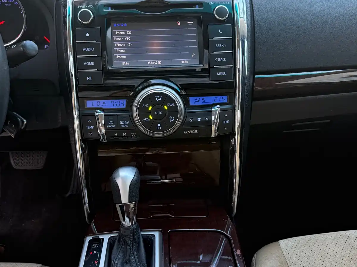 Фото 21 - Toyota Reiz