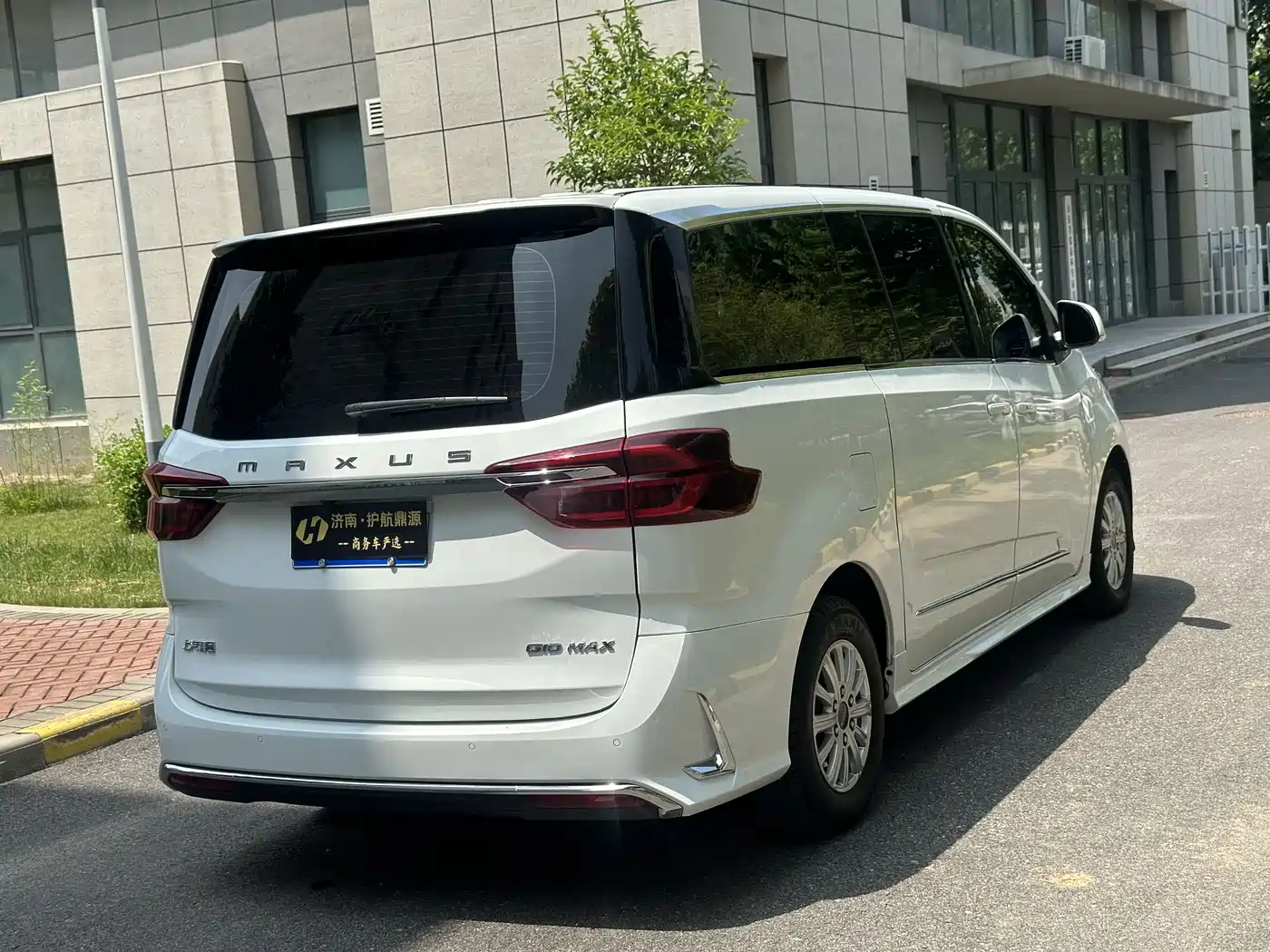 SAIC Maxus Maxus G10 2025 MAX 2.0T Automatic Executive Edition Gasoline 7-Seater фото 4