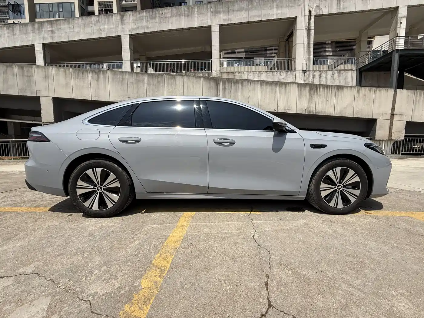 Geely Galaxy Galaxy A7 2025 EM-i 150km Explorer+ Edition фото 7