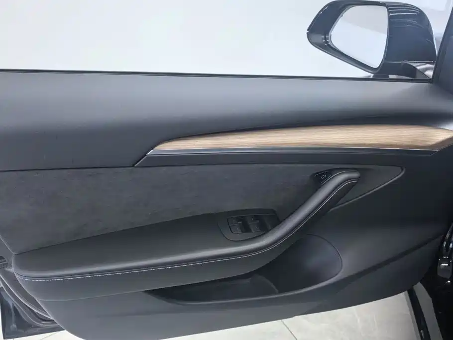 Фото 7 - Tesla Model 3