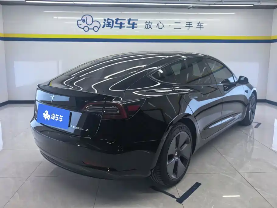 Фото 3 - Tesla Model 3