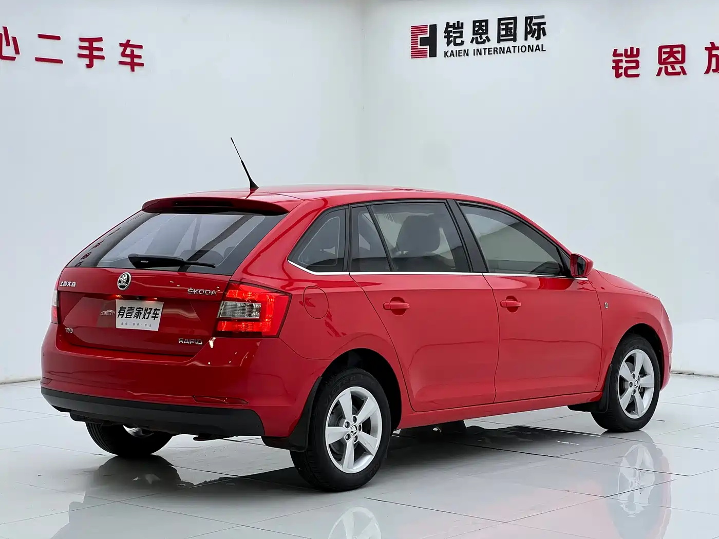 Škoda Skoda Rapid Spaceback 2016 Facelift 1.6L Automatic Innovation Edition фото 4