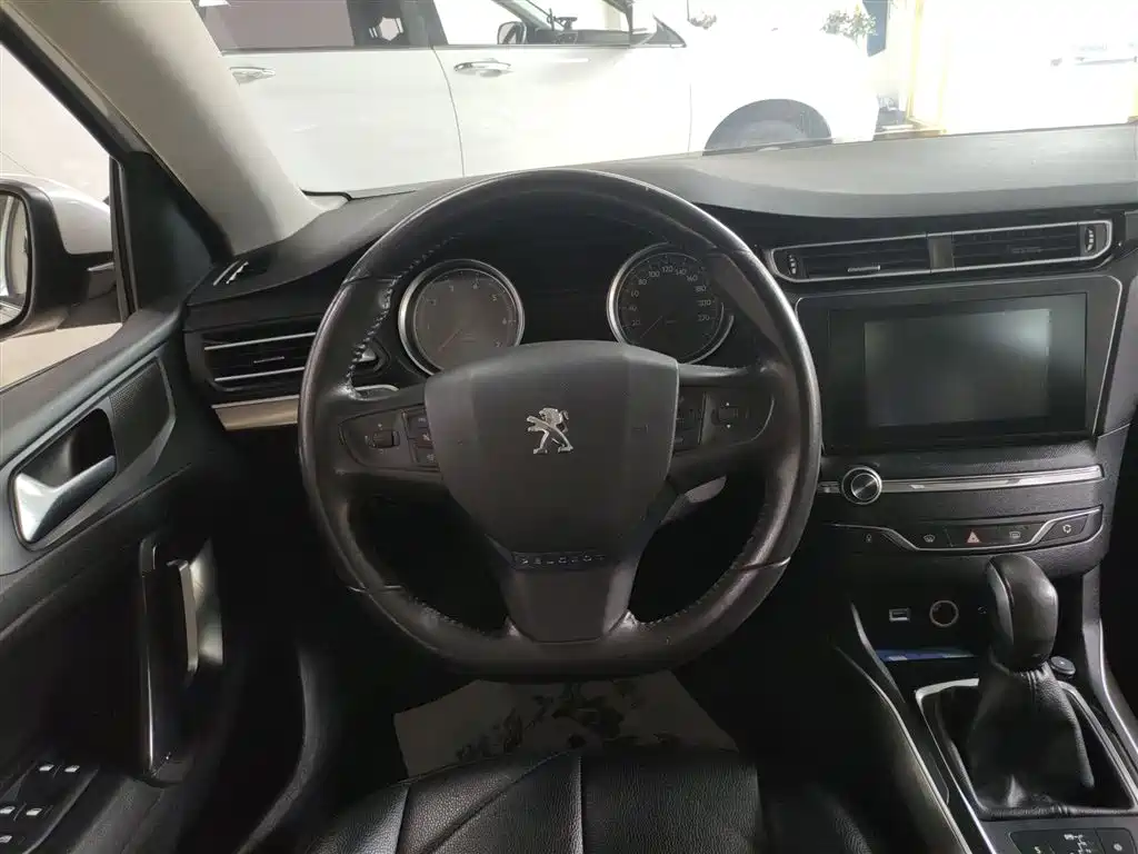 Peugeot 408 2016 1.6T Automatic Luxury Edition фото 11