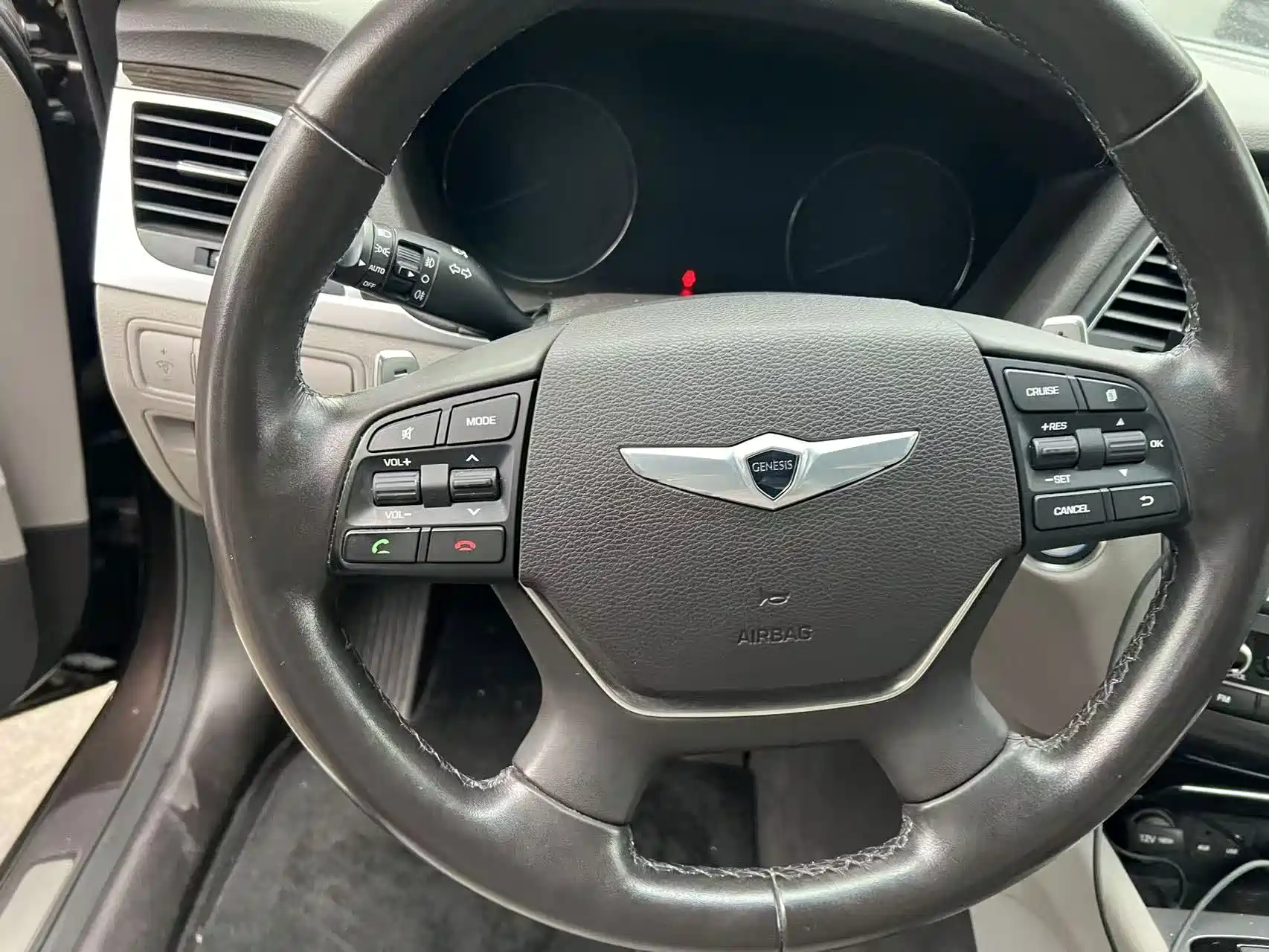 صورة 8 - Hyundai Genesis