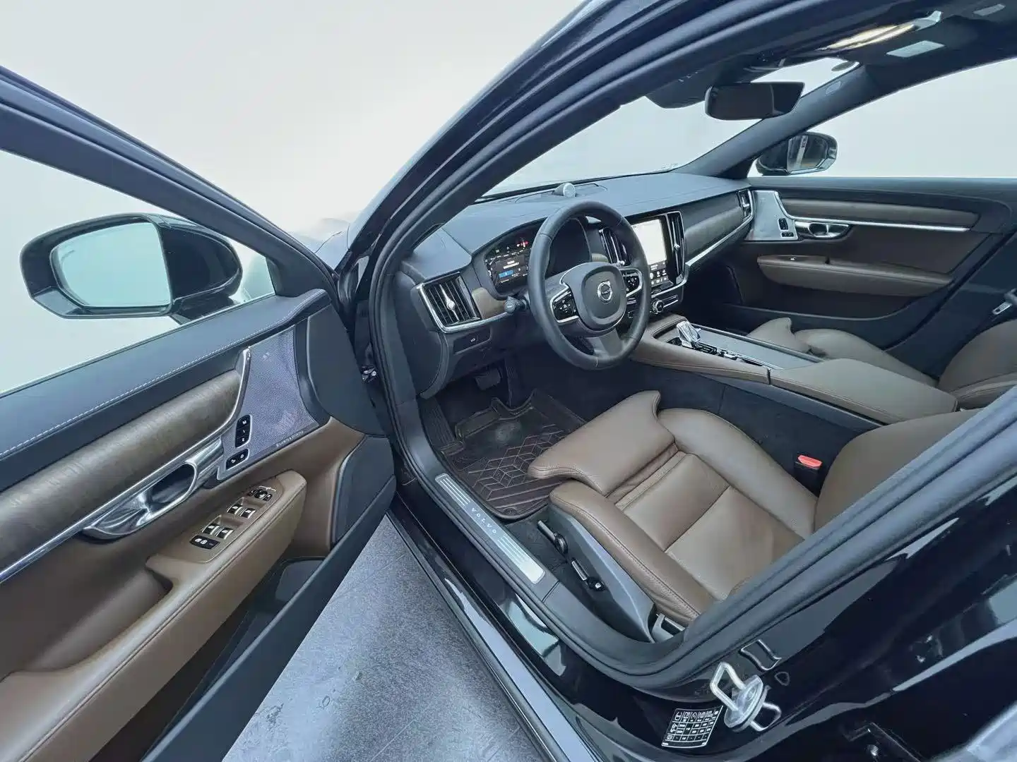 Photo 7 - Volvo S90
