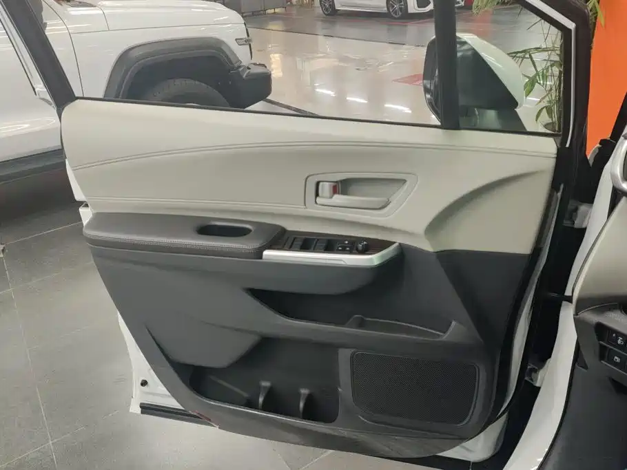 Toyota Granvia 2025 2024 2.5L Hybrid Comfort